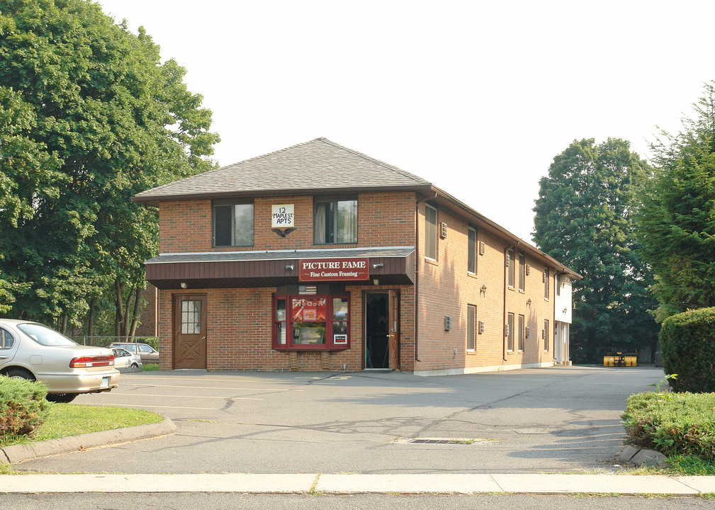 Maple Street Apartments in Plainville, CT - Foto de edificio