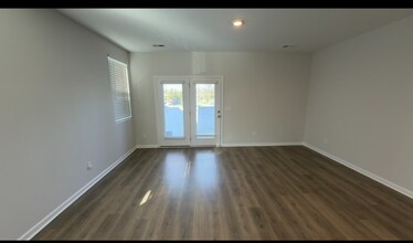 529 Ellen Rd in Lebanon, TN - Foto de edificio - Building Photo