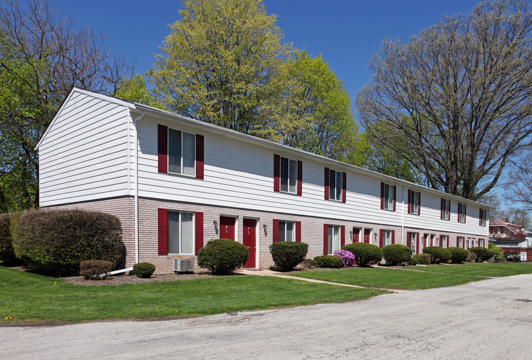 Nearing Court Apartments in Geneva, OH - Building Photo