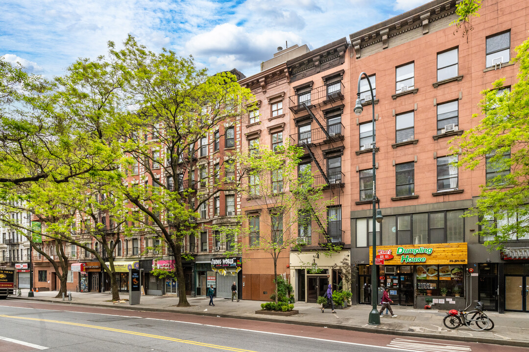 224 E 14th St in New York, NY - Building Photo