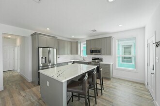 4025 Vista Blvd in Galveston, TX - Building Photo - Building Photo