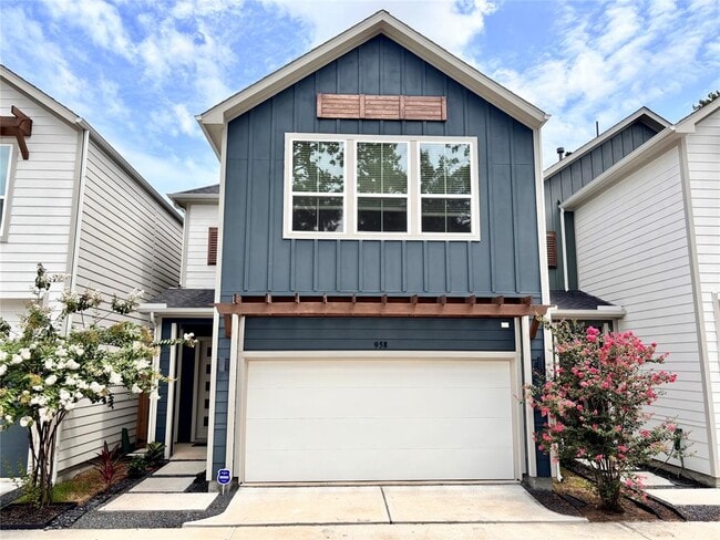 property at 958 Highland Sound Ln