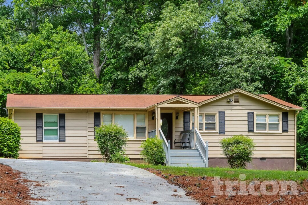 6905 Camp Valley Rd in Riverdale, GA - Building Photo