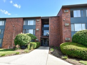 Glenbrook Apartments in Milwaukee, WI - Foto de edificio - Building Photo