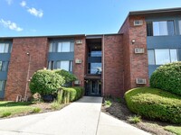 Glenbrook Apartments in Milwaukee, WI - Building Photo - Building Photo