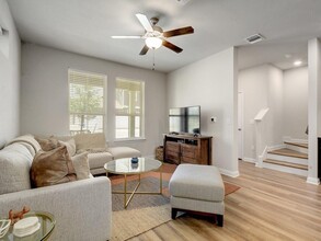 7913 Mellencamp Dr in Austin, TX - Building Photo - Building Photo