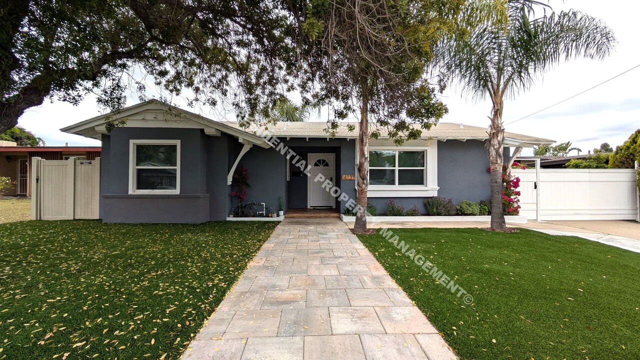 14137 Halper Rd in Poway, CA - Building Photo