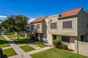 Por Of Hallcraft Villas West in Glendale, AZ - Building Photo