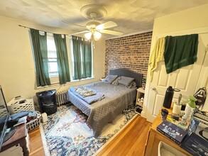 303 Spring Street Ext, Unit 5 in Medford, MA - Foto de edificio - Building Photo
