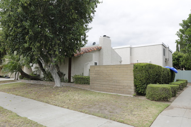 860 Kathleen St in Orange, CA - Foto de edificio - Building Photo