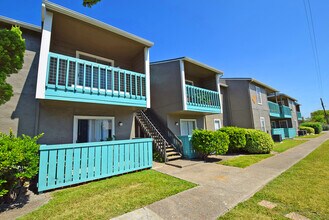 Four Winds Apartment Homes in Corpus Christi, TX - Foto de edificio - Building Photo