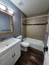 8902 Haskins St, Unit 8902 in Lenexa, KS - Foto de edificio - Building Photo