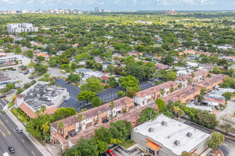 The Village at West Miami in West Miami, FL - Foto de edificio - Building Photo