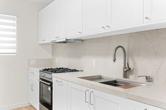 4345 Ventura Canyon Ave in Los Angeles, CA - Building Photo - Building Photo