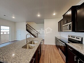 33084 Ten Trails Pkwy in Black Diamond, WA - Building Photo - Building Photo
