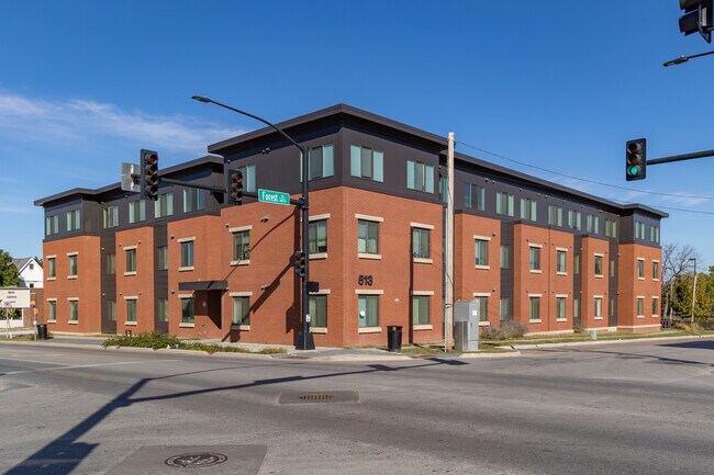 Brickstones at Riverbend in Des Moines, IA - Building Photo - Primary Photo