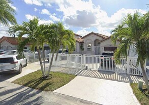 15438 SW 23rd Ln, Unit 216 in Miami, FL - Building Photo
