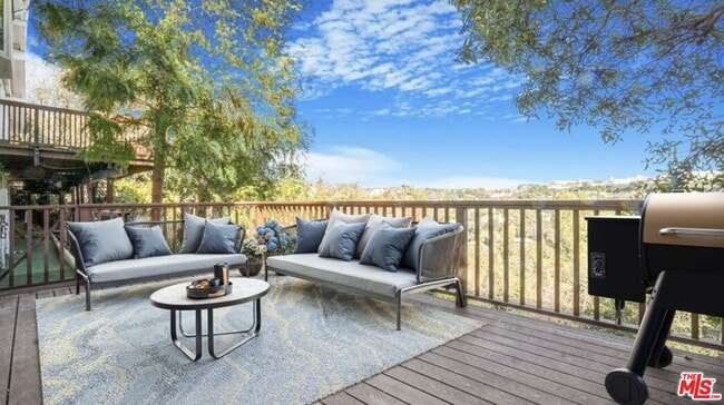 property at 960 N Tigertail Rd