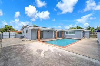 3341 SW 94th Ct in Miami, FL - Foto de edificio - Building Photo