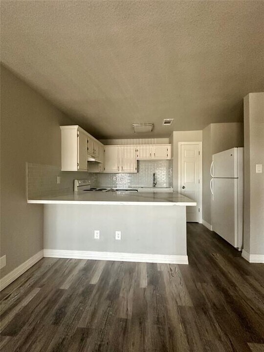 418 Garland Dr in Lake Jackson, TX - Building Photo