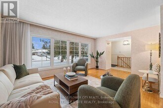 5 Bromley Crescent in Brampton, ON - Building Photo - Building Photo