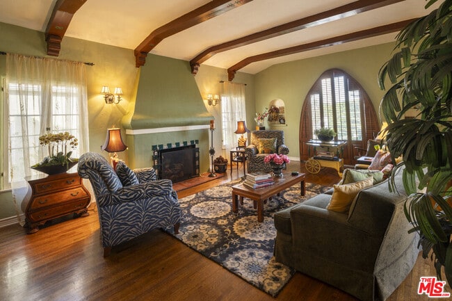 2005 Holmby Ave in Los Angeles, CA - Building Photo - Building Photo