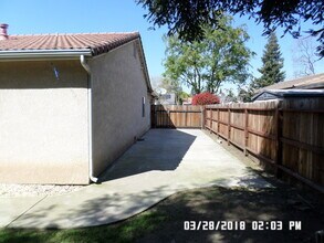 3831 W Elowin Ave in Visalia, CA - Building Photo - Building Photo