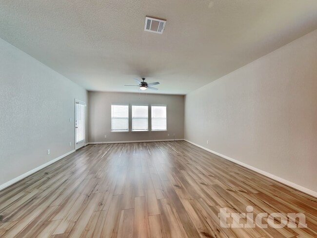 13630 Paxton Blvd in Saint Hedwig, TX - Building Photo - Building Photo