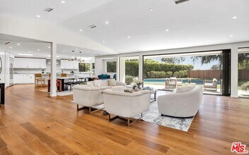 2239 Stradella Rd in Los Angeles, CA - Building Photo - Building Photo