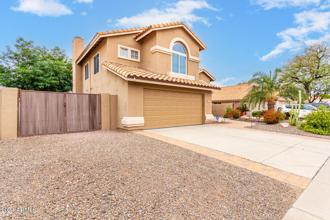 7217 W Crest Ln in Glendale, AZ - Building Photo - Building Photo