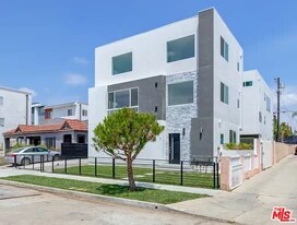 1856 S Curson Ave, Unit 1 in Los Angeles, CA - Building Photo