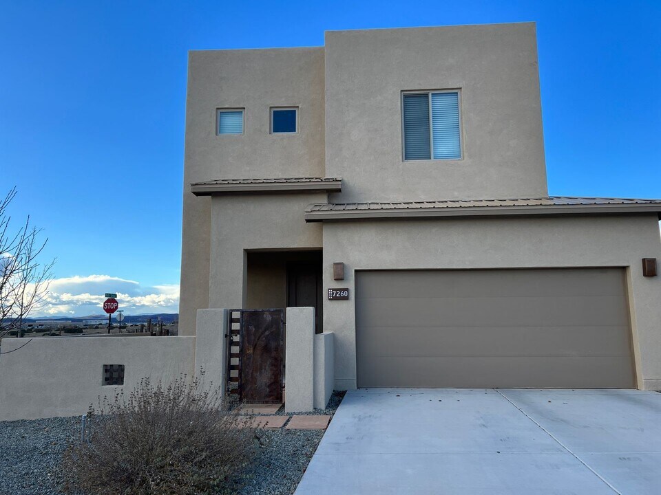 7260 Vista Serena Loop in Santa Fe, NM - Building Photo