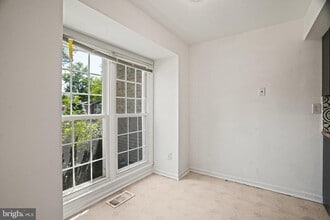 9347 Weathervane Pl in Gaithersburg, MD - Building Photo - Building Photo