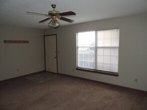 1502 8th St-Unit -B in Knob Noster, MO - Building Photo - Building Photo