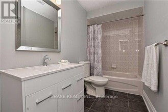 3811 Tacc Dr in Mississauga, ON - Building Photo - Building Photo