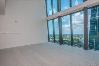 1451 Brickell Ave in Miami, FL - Foto de edificio - Building Photo