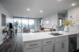 1 University Way in Iowa City, IA - Building Photo