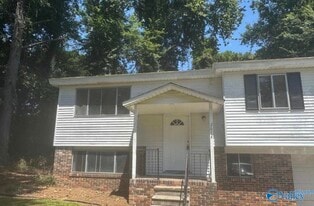 2416 Hanover Dr NW in Huntsville, AL - Building Photo