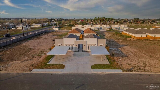 33 Medina Drive Service Rd in Alamo, TX - Building Photo - Building Photo