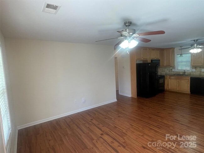 3793 Lee Moore Rd in Maiden, NC - Building Photo - Building Photo