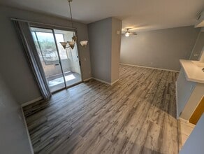 2325 Windmill Pkwy in Henderson, NV - Building Photo - Building Photo