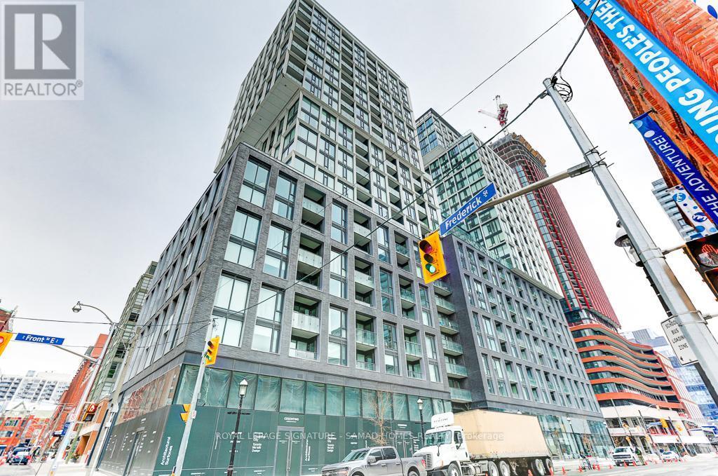 158-158 Front St E in Toronto, ON - Building Photo