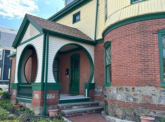 124 Boston Ave in Medford, MA - Building Photo - Building Photo