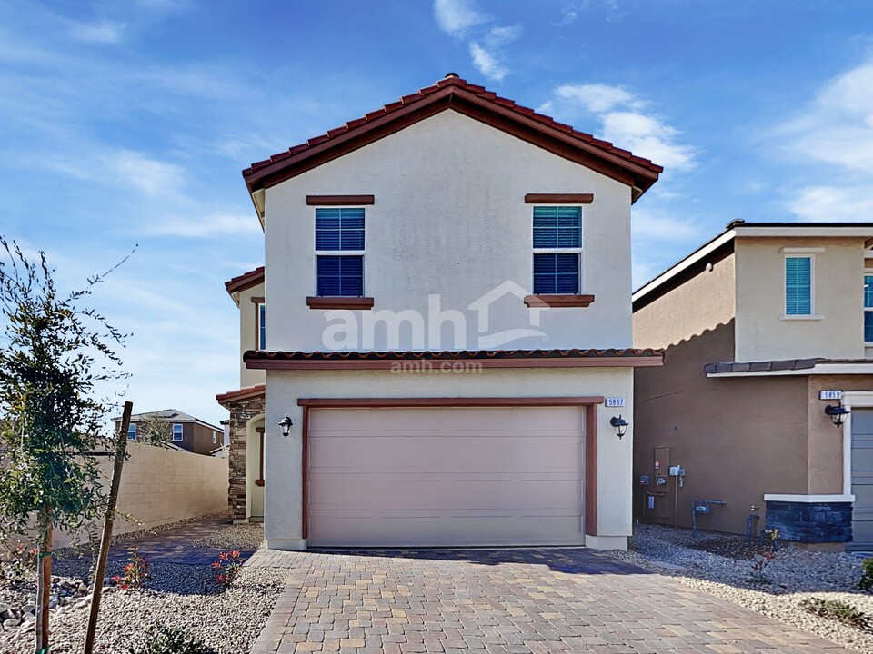 5867 Astapor St in Las Vegas, NV - Building Photo