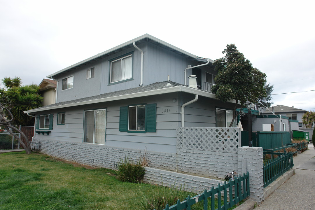 3843 Barker Dr in San Jose, CA - Building Photo