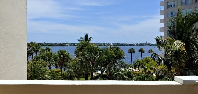 2800 N Flagler Dr, Unit 401 in West Palm Beach, FL - Foto de edificio - Building Photo
