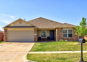 9817 Glover River Dr in Yukon, OK - Building Photo
