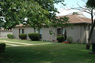 Nye Park Apartments in Painesville, OH - Foto de edificio - Building Photo