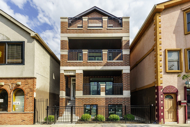 2612 W Fullerton Ave in Chicago, IL - Building Photo