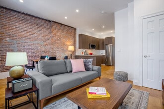 110 W 79th St-Unit -2 in New York, NY - Building Photo - Building Photo
